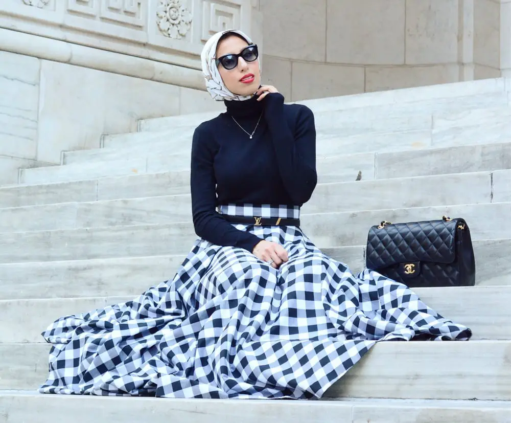 Gingham Skirt and Turtleneck for Smart Casual Appeal Gingham Skirt and Turtleneck for Smart Casual Appeal — Classy Muslim Outfits