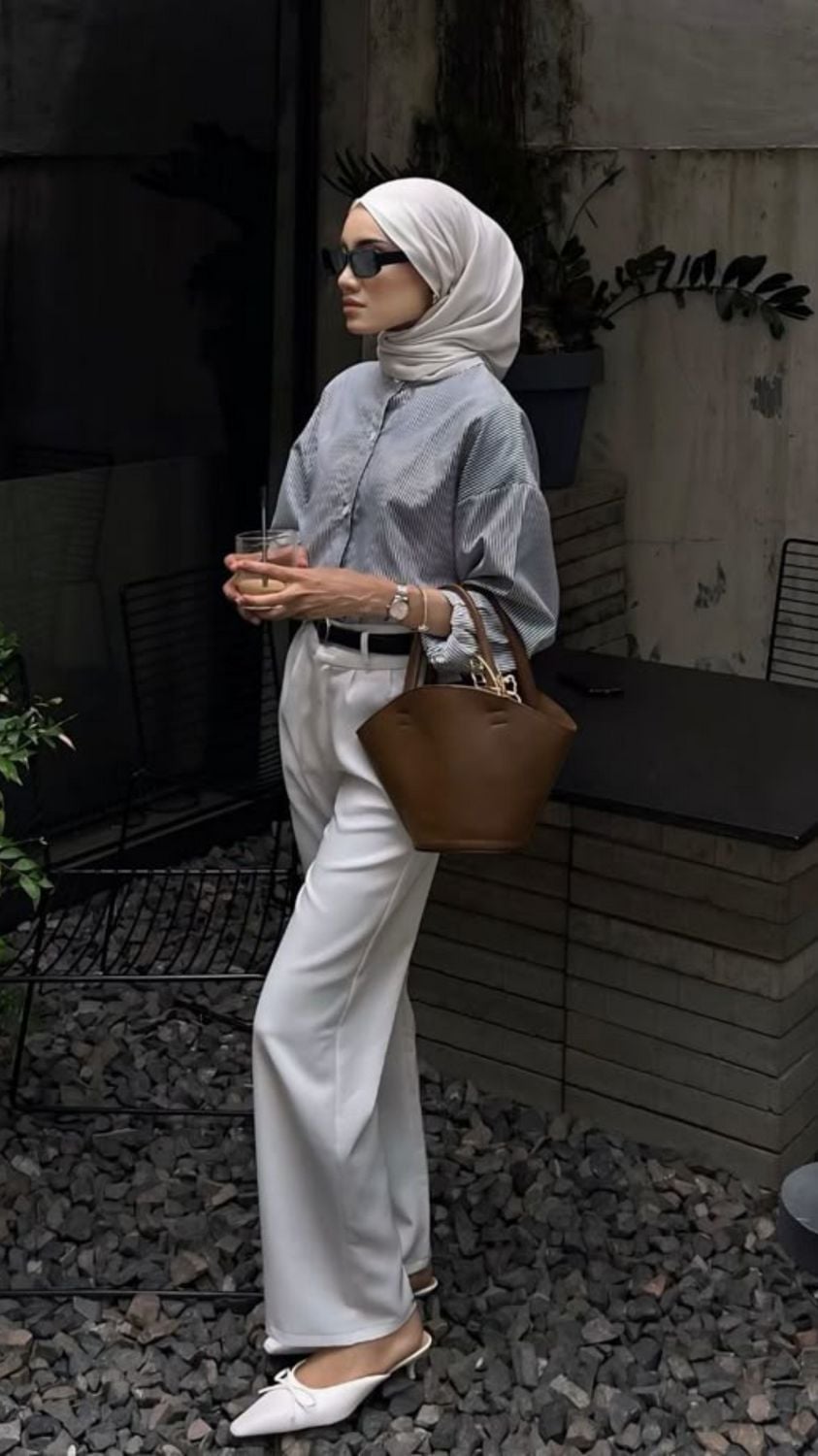 Striped Shirt and White Trousers for Relaxed Everyday Striped Shirt and White Trousers for Relaxed Everyday — Classy Muslim Outfits