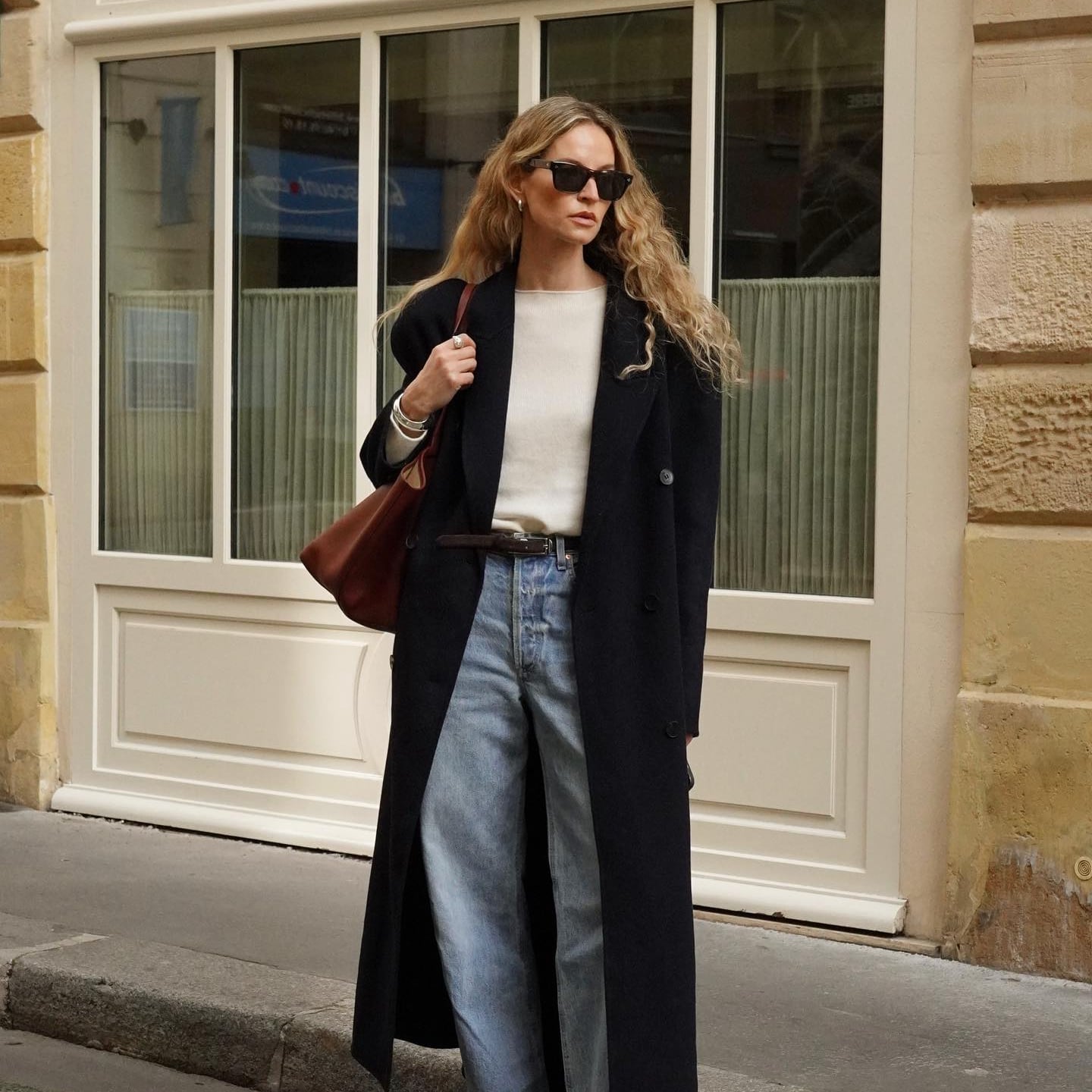 Long Black Coat Over Cream Sweater and Blue Jeans Long Black Coat Over Cream Sweater and Blue Jeans — Classy Neutral Outfits