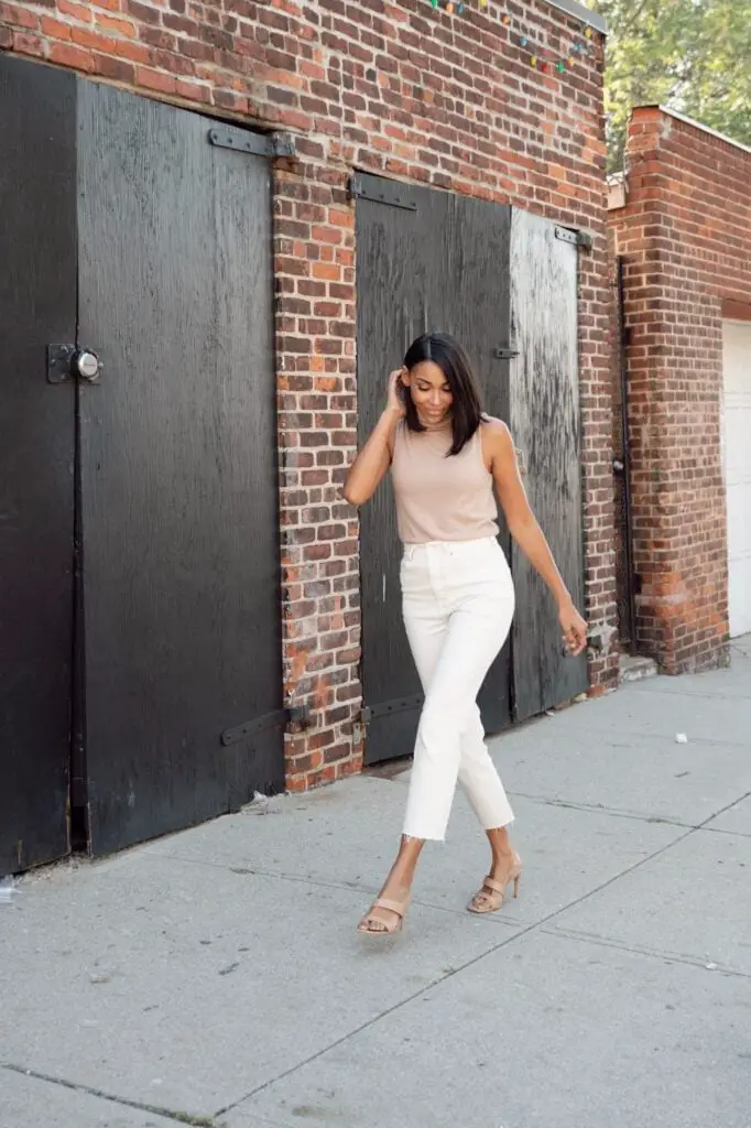 Beige Sleeveless Top with White Cropped Trousers Beige Sleeveless Top with White Cropped Trousers — Classy Neutral Outfits