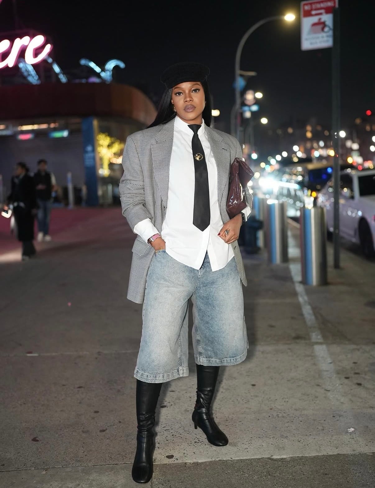 Oversized Blazer With Denim Shorts And Knee-High Boots Oversized Blazer With Denim Shorts And Knee-High Boots — Classy Night Club Outfit