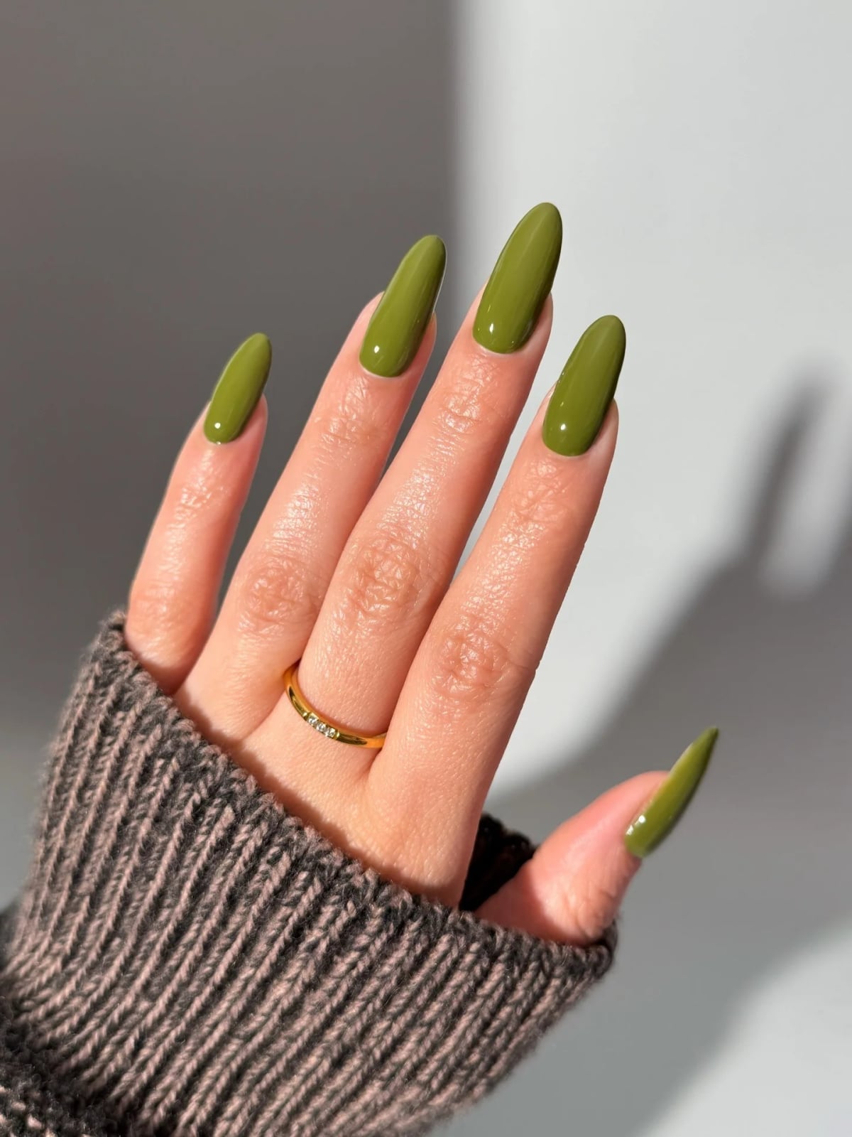 Short Oval Muted Olive With Gold Line Short Oval Muted Olive With Gold Line — Classy Olive Green Nails