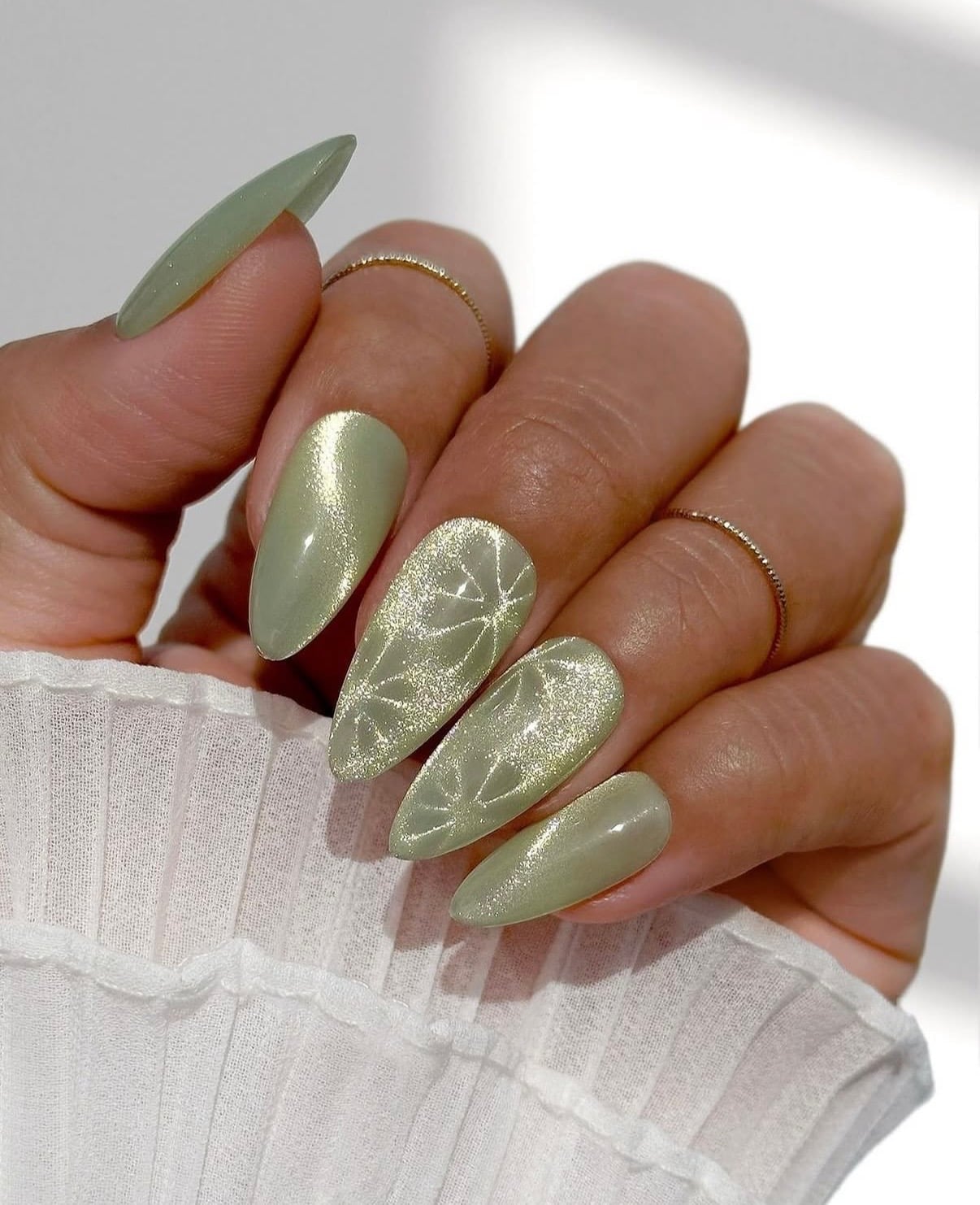 Pale Olive Cat Eye With Geometric Shimmer Pale Olive Cat Eye With Geometric Shimmer — Classy Olive Green Nails