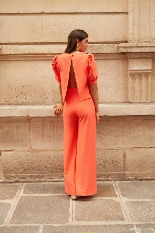 Orange Wide-Leg Trousers with Backless Top and White Pointed-Toe Shoes Orange Wide-Leg Trousers with Backless Top and White Pointed-Toe Shoes — Classy Orange Outfits