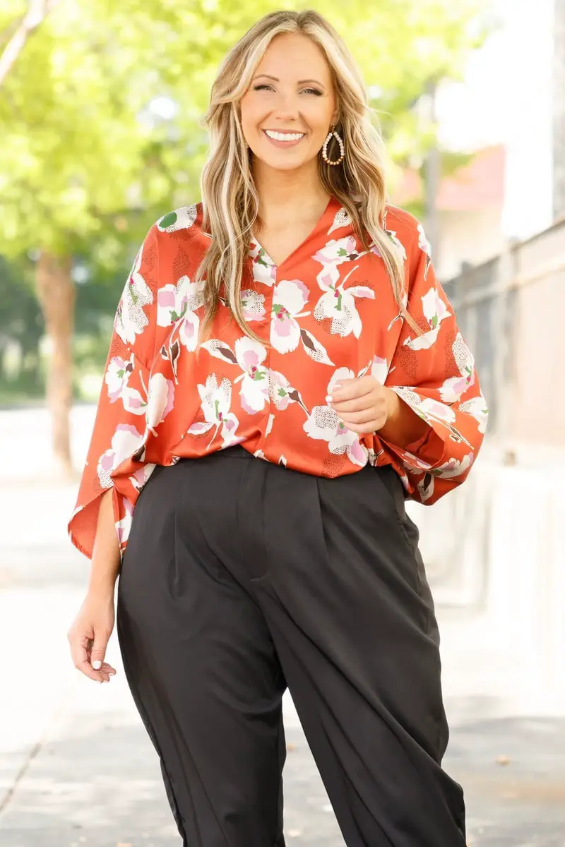 Orange Floral Print Blouse with Wide Sleeves, She Pairs It With Dark Orange Floral Print Blouse with Wide Sleeves, She Pairs It With Dark — Classy Orange Outfits
