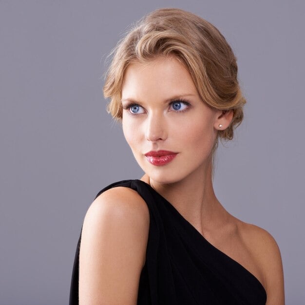 Elegant Blonde Updo With Wispy Bangs Elegant Blonde Updo With Wispy Bangs — Classy Outfit Hair