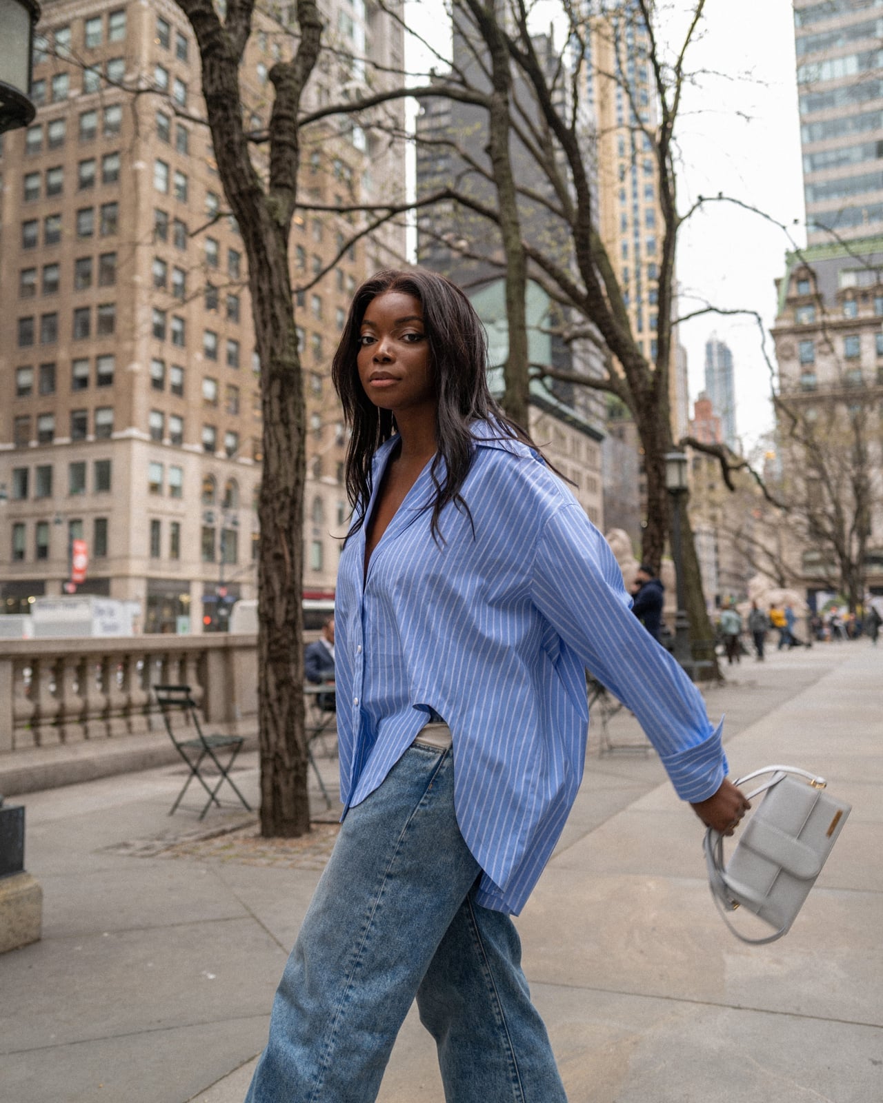 Oversized Striped Shirt With Denim and Black Loafers Oversized Striped Shirt With Denim and Black Loafers — Classy Oversize Outfits