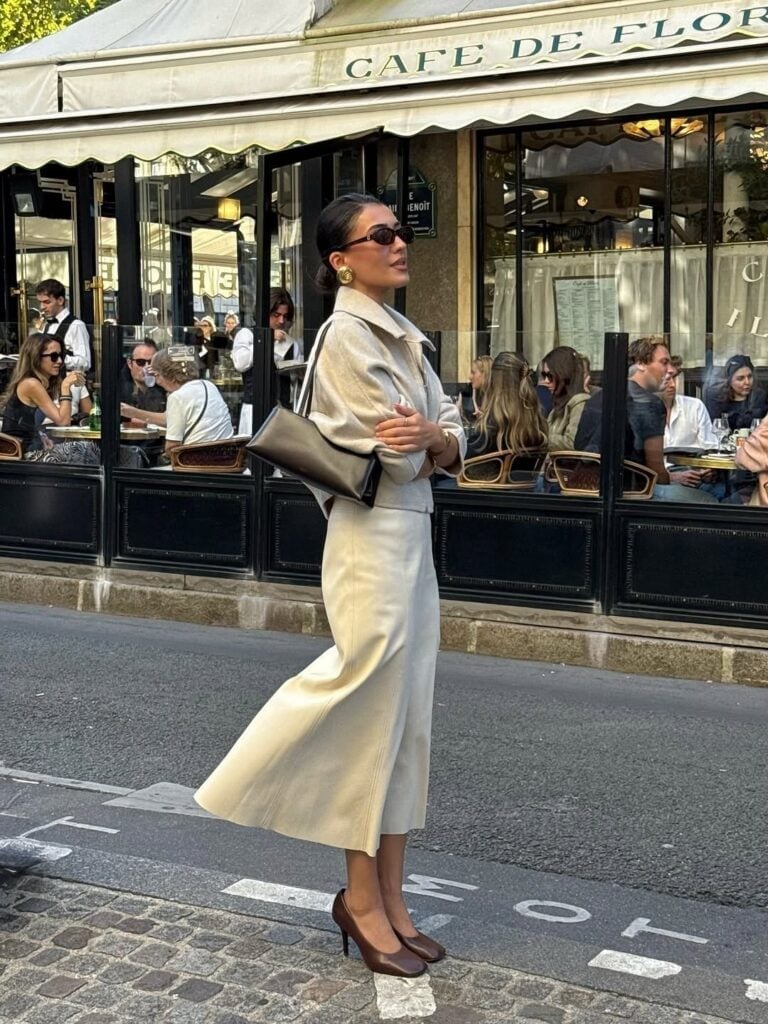 An Oversized Beige Suit for Modern Parisian Style An Oversized Beige Suit for Modern Parisian Style — Classy Paris Outfits