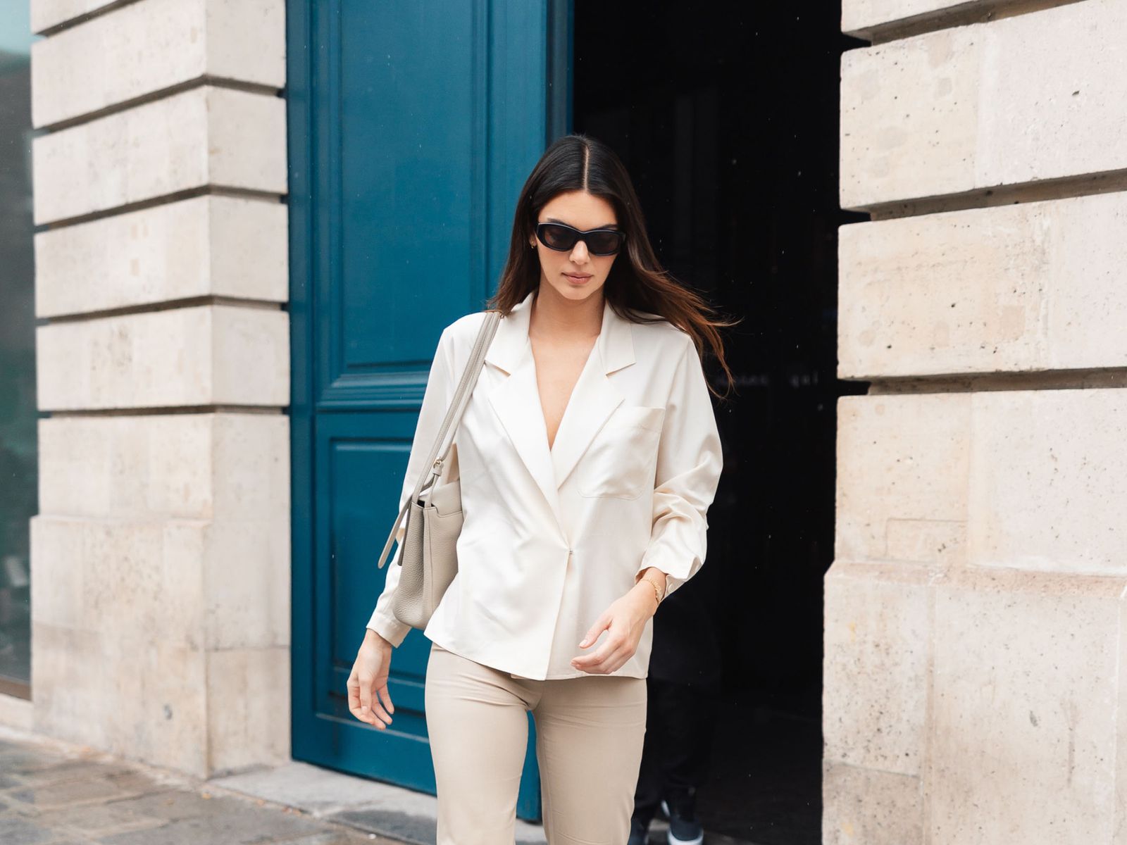 Cream Oversized Blazer with Beige Slim Trousers Cream Oversized Blazer with Beige Slim Trousers — Classy Paris Outfits