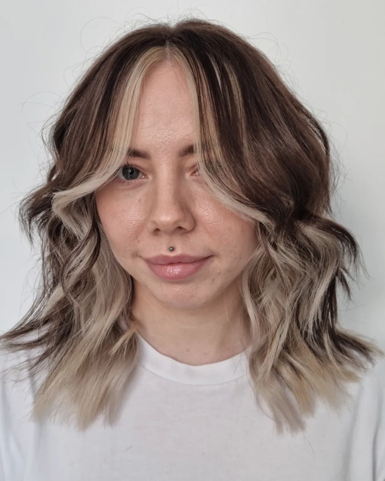 Collarbone Layers With Contrasting Blonde Peekaboo Collarbone Layers With Contrasting Blonde Peekaboo — Classy Peekaboo Hair