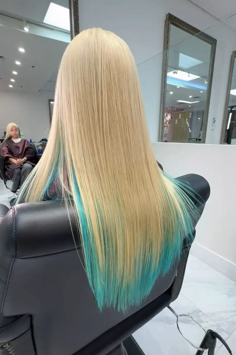 Mid-Back Platinum Blonde With Teal Peekaboo Ends, Close-Up Take Mid-Back Platinum Blonde With Teal Peekaboo Ends, Close-Up Take — Classy Peekaboo Hair