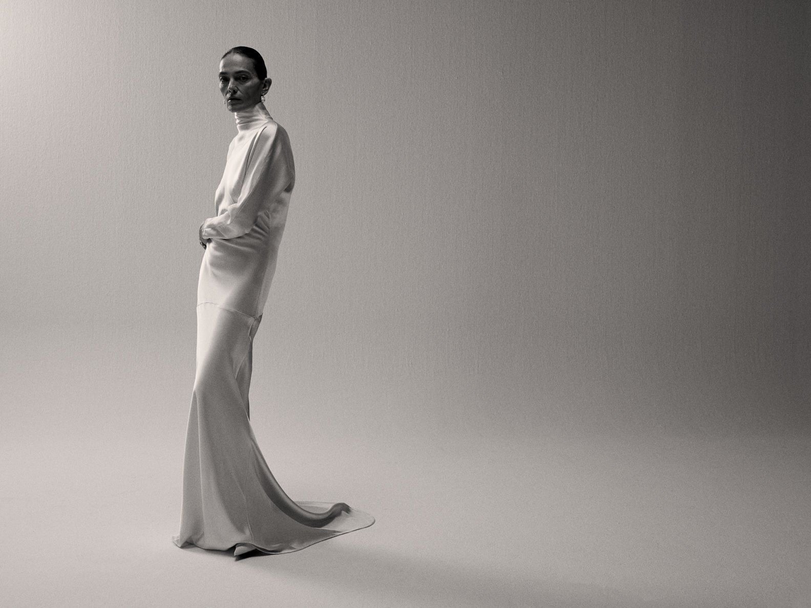 Elegant Ivory Satin Turtleneck Dress for Photoshoots Elegant Ivory Satin Turtleneck Dress for Photoshoots — Classy Photoshoot Dress