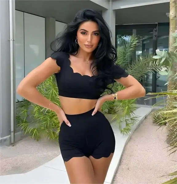 Black Set With Scalloped Edges — Classy Pilates Outfits