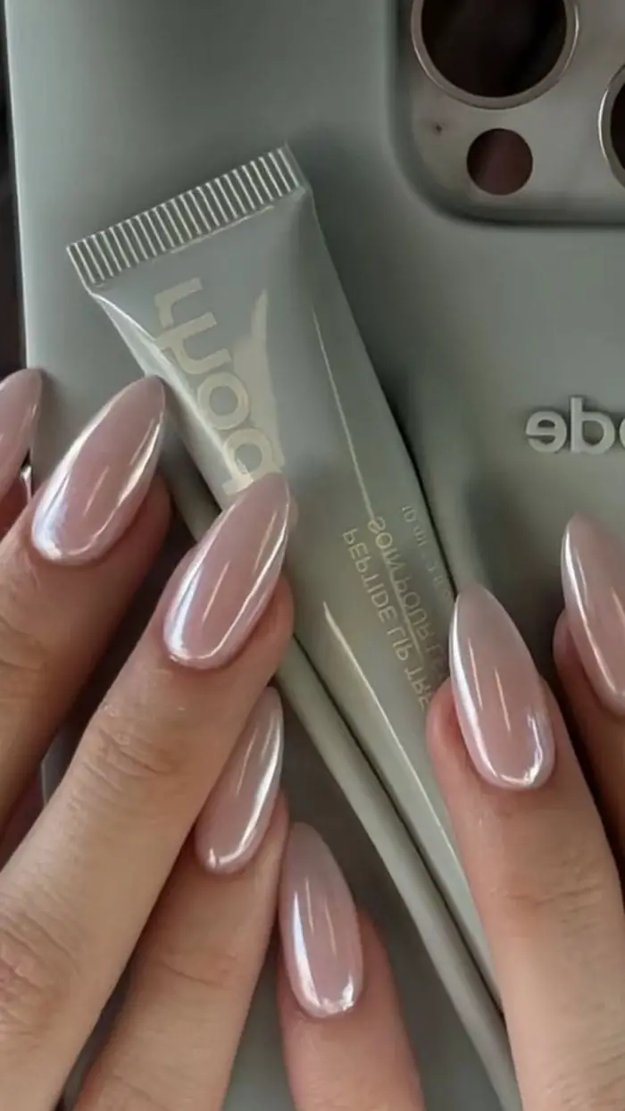 Neutral Pink Pearlescent Chrome Almond Nails — Classy Pink Almond Nails