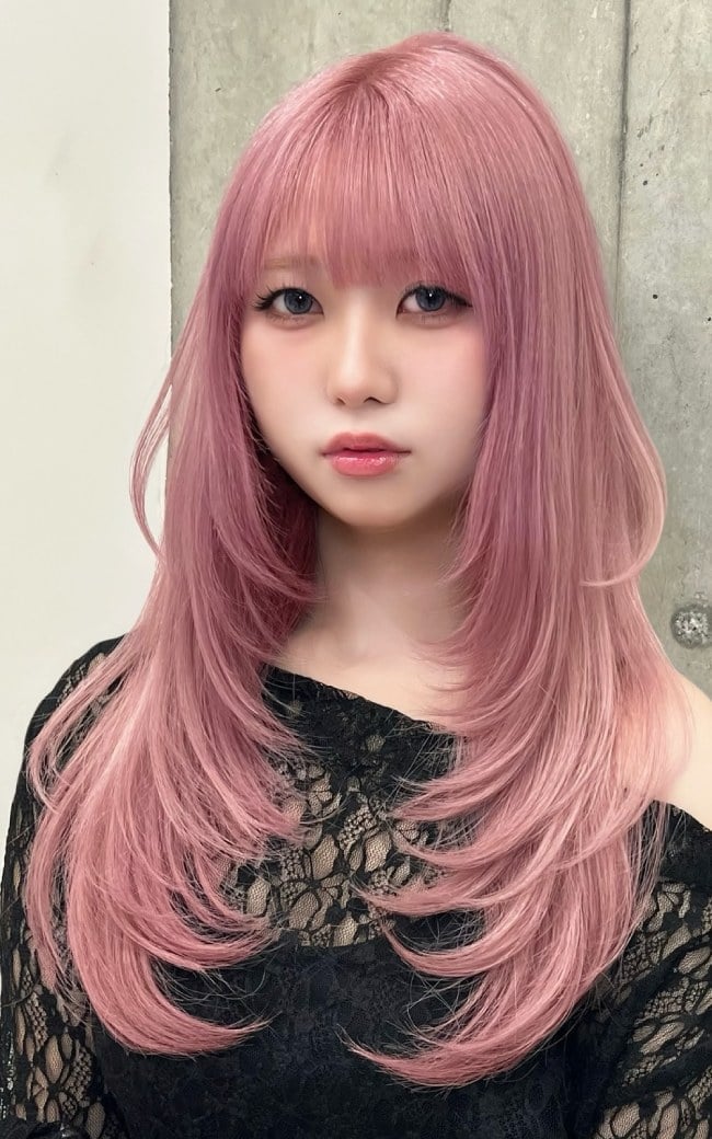 Collarbone Layered Lob With Rose Pink Highlights Collarbone Layered Lob With Rose Pink Highlights — Classy Pink Hair Color
