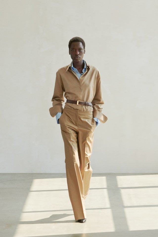 Relaxed Fit Trousers With Layered Button-Down Shirts Relaxed Fit Trousers With Layered Button-Down Shirts — Classy Preppy Outfits