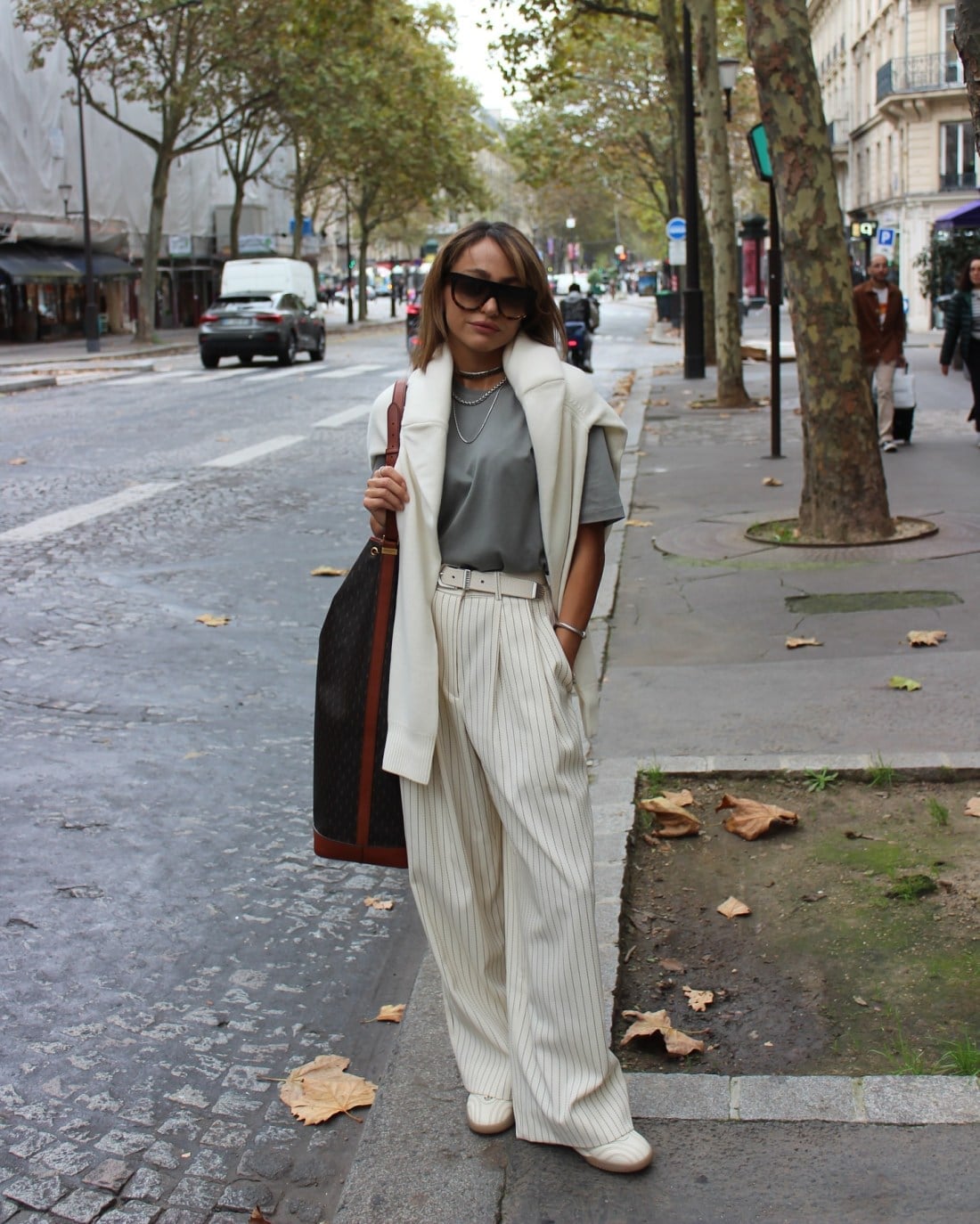 Sweater Draped Over T-shirt With Pinstripe Wide-Leg Trousers Sweater Draped Over T-shirt With Pinstripe Wide-Leg Trousers — Classy Rainy Day Outfits