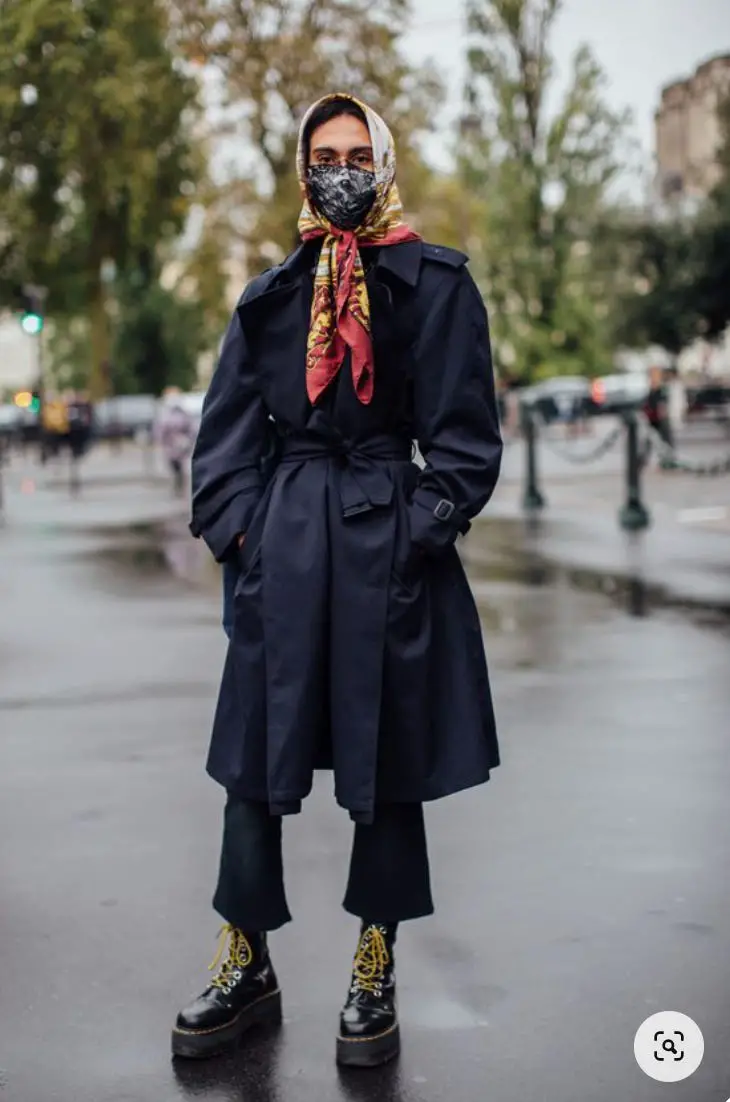 Navy Trench Coat With Patterned Scarf And Wide Leg Trousers Navy Trench Coat With Patterned Scarf And Wide Leg Trousers — Classy Rainy Day Outfits