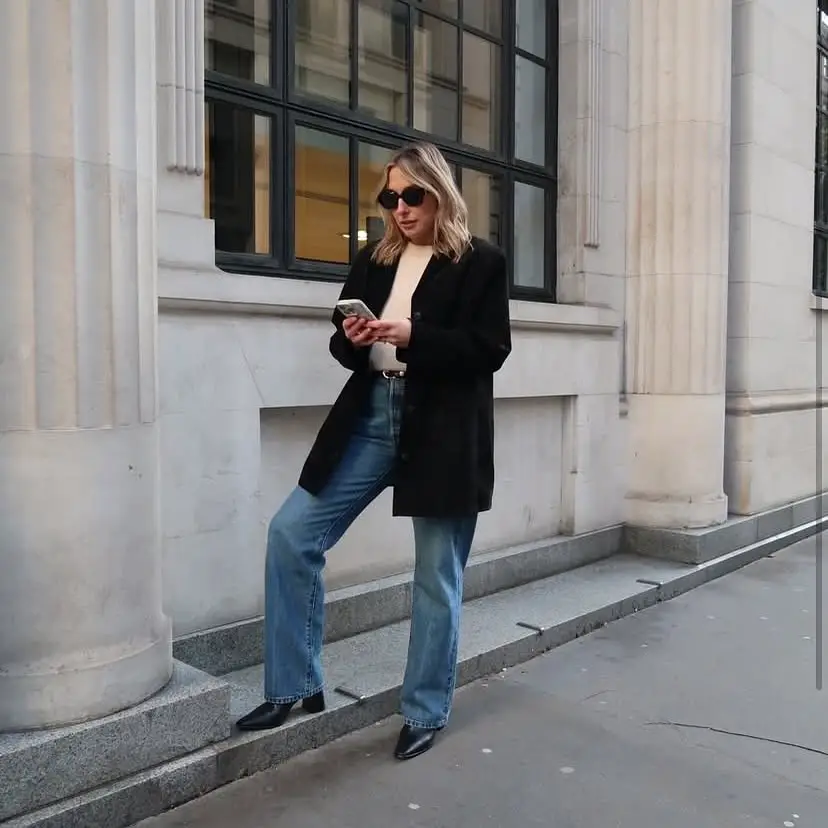 Oversized Black Blazer With Cream Top And Wide Leg Jeans Oversized Black Blazer With Cream Top And Wide Leg Jeans — Classy Rainy Day Outfits