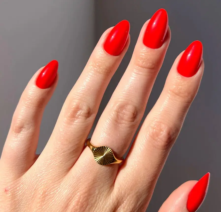 Vibrant Glossy Red Medium Almond Simple With Solid Color Vibrant Glossy Red Medium Almond Simple With Solid Color — Classy Red Almond Nails