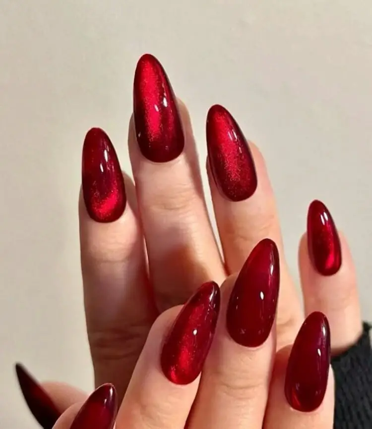 Blood Red Cat-Eye Medium Almond Nails With Shifting Pattern Blood Red Cat-Eye Medium Almond Nails With Shifting Pattern — Classy Red Almond Nails