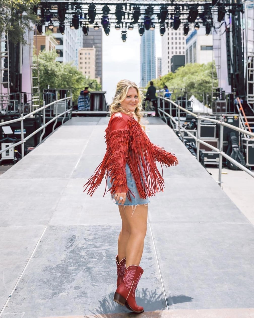 Denim Shorts and Red Cowboy Boots with Fringe Jacket Denim Shorts and Red Cowboy Boots with Fringe Jacket — Classy Red Cowboy Boots Outfit