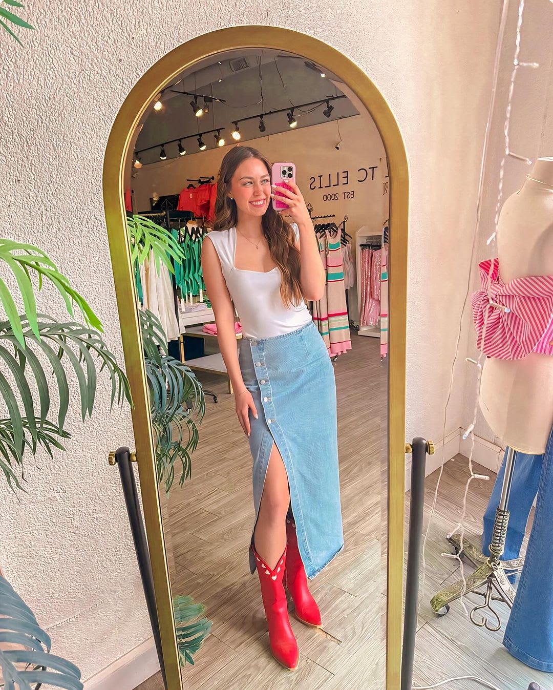 White Sleeveless Top and Red Cowboy Boots with Denim Maxi Skirt White Sleeveless Top and Red Cowboy Boots with Denim Maxi Skirt — Classy Red Cowboy Boots Outfit