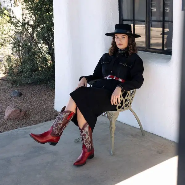 Black Denim Jacket and Red Cowboy Boots with White Stitching Black Denim Jacket and Red Cowboy Boots with White Stitching — Classy Red Cowboy Boots Outfit
