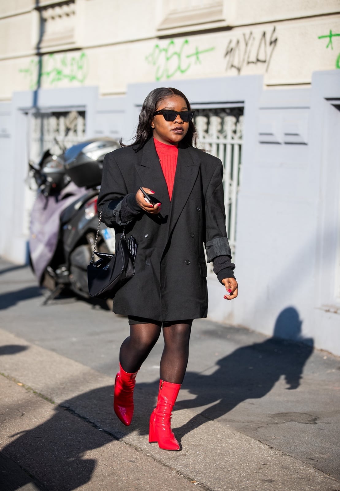 Oversized Black Blazer and Red Pointed Boots Oversized Black Blazer and Red Pointed Boots — Classy Red Cowboy Boots Outfit