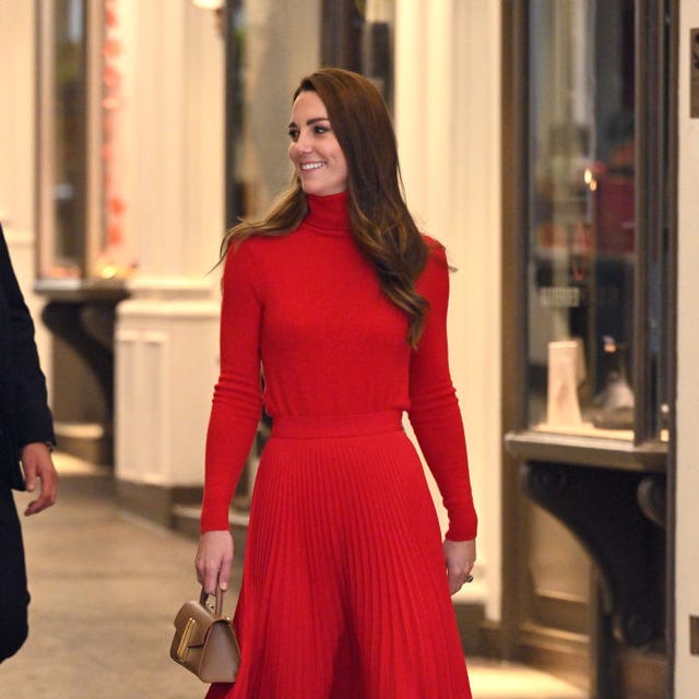 Sophisticated Red Turtleneck With Pleated Midi Skirt Sophisticated Red Turtleneck With Pleated Midi Skirt — Classy Red Top Outfits