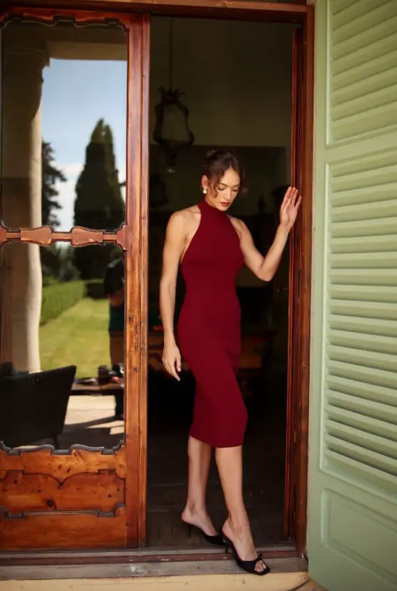 Maroon Ribbed Knit Bodycon Midi Dress Maroon Ribbed Knit Bodycon Midi Dress — Classy Restaurant Outfit