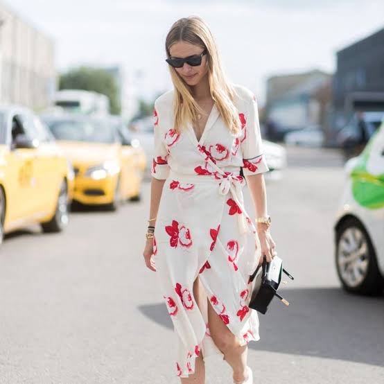 Red Floral Print Wrap Dress Red Floral Print Wrap Dress — Classy Restaurant Outfit