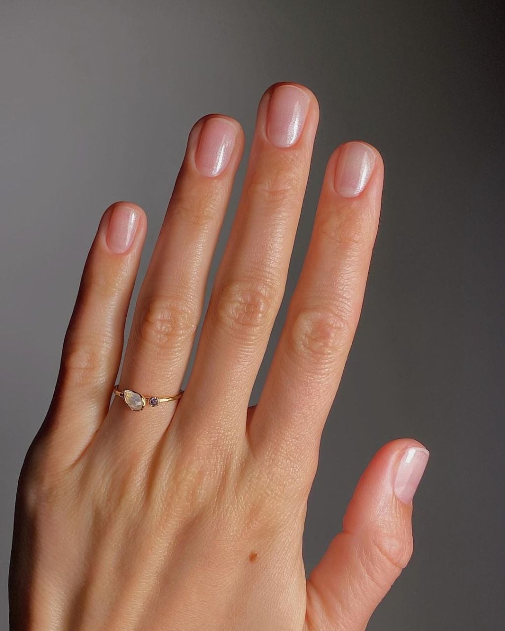 Medium Almond Milky Pearlescent Shimmer, миндаль Medium Almond Milky Pearlescent Shimmer, миндаль — Classy Ring Nails