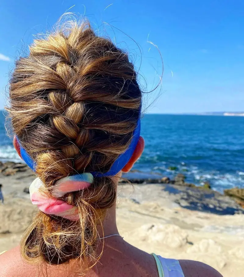 Wavy Blonde Ponytail With Neat Braid — Classy Running Hairstyles