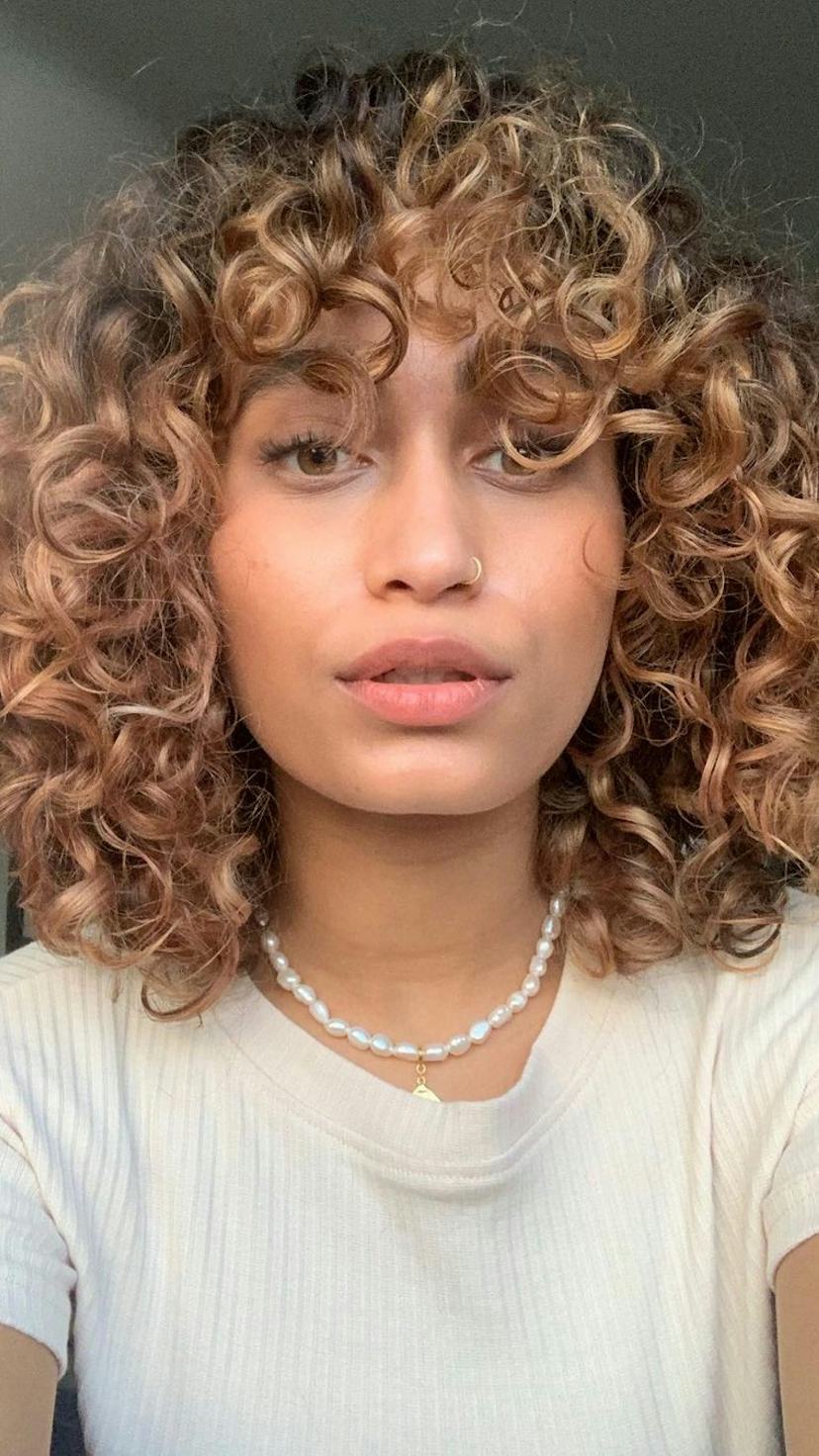 Collarbone Bob with Honey Blonde Bangs Collarbone Bob with Honey Blonde Bangs — Classy Short Curly Hair