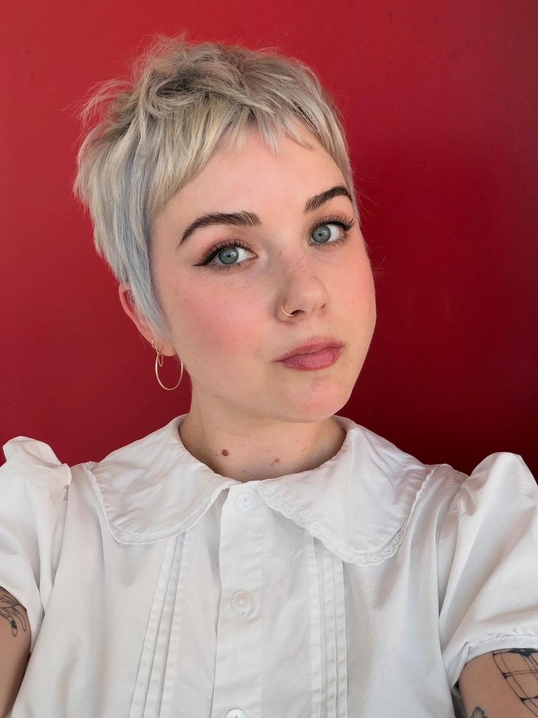 Messy Ash Blonde Pixie With Wispy Bangs Messy Ash Blonde Pixie With Wispy Bangs — Classy Short Hair Pixie