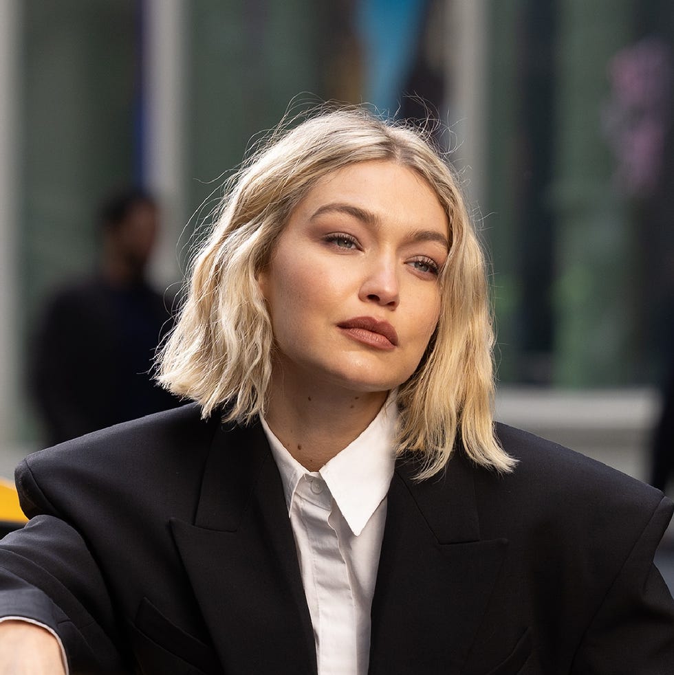 The mid-length bob is the trendy haircut that suits everyone! 7 quick and easy style ideas to try now