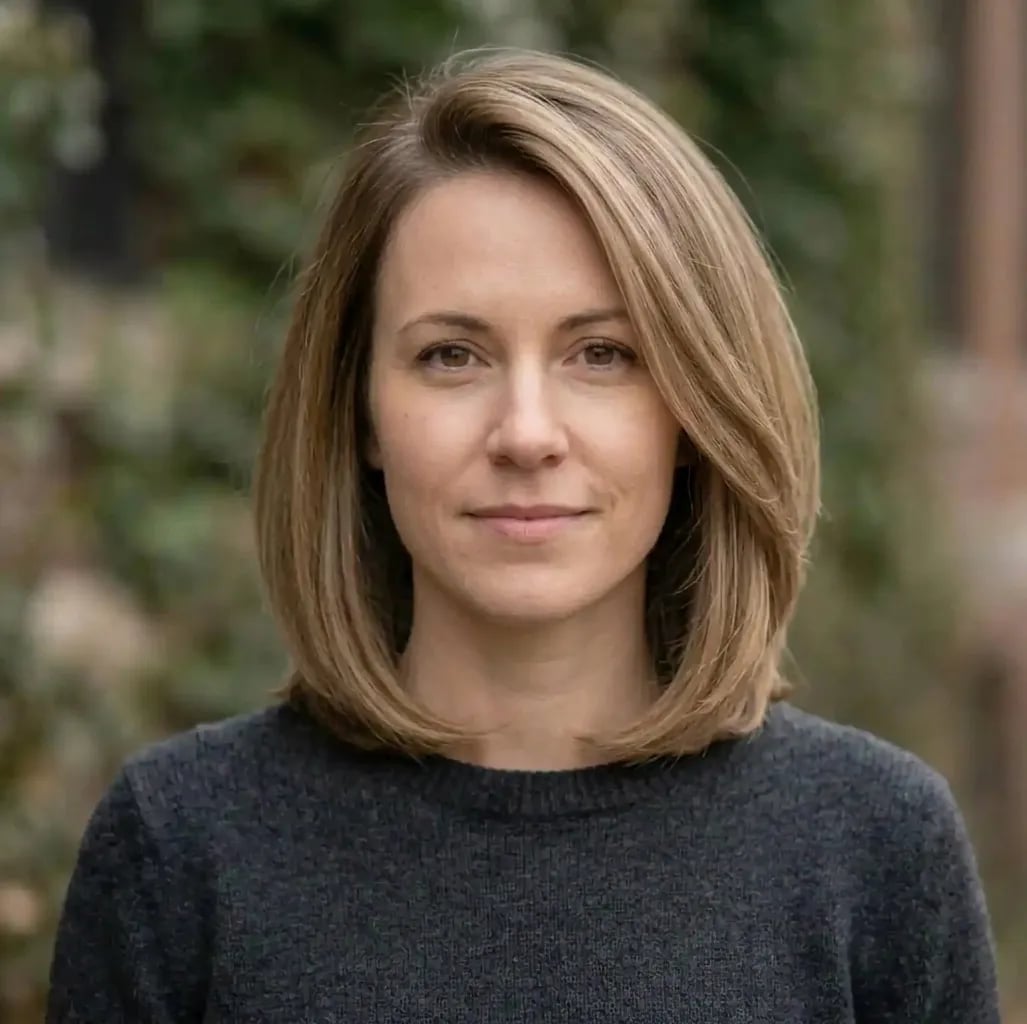 Collarbone Bob With Subtle Curtain Bangs, Straight Collarbone Bob With Subtle Curtain Bangs, Straight — Classy Shoulder Length Bob