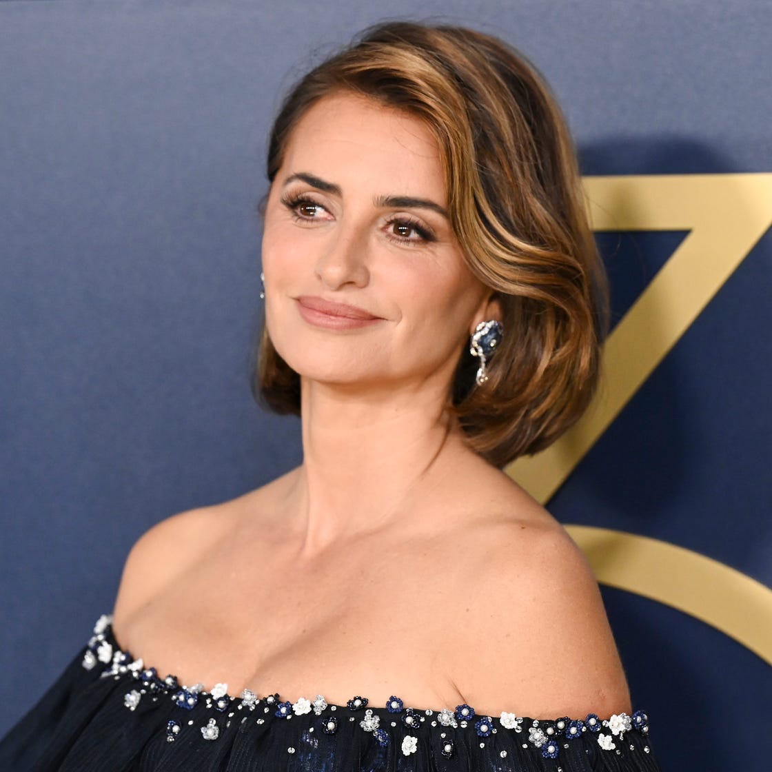 Collarbone Bob With Soft Waves And Dimension Collarbone Bob With Soft Waves And Dimension — Classy Shoulder Length Bob