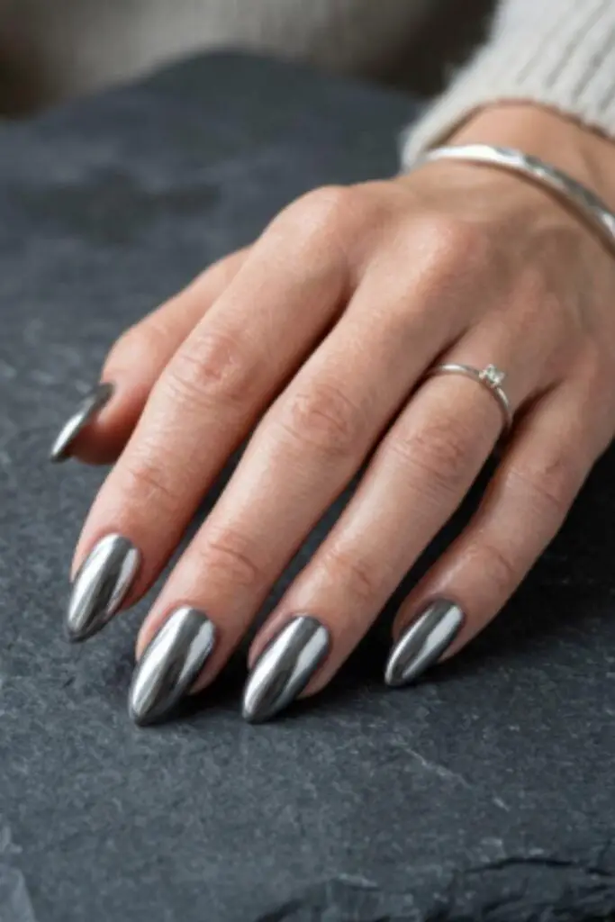 Short Almond Mirror Like Silver Chrome With Full Coverage Short Almond Mirror Like Silver Chrome With Full Coverage — Classy Silver Chrome Nails