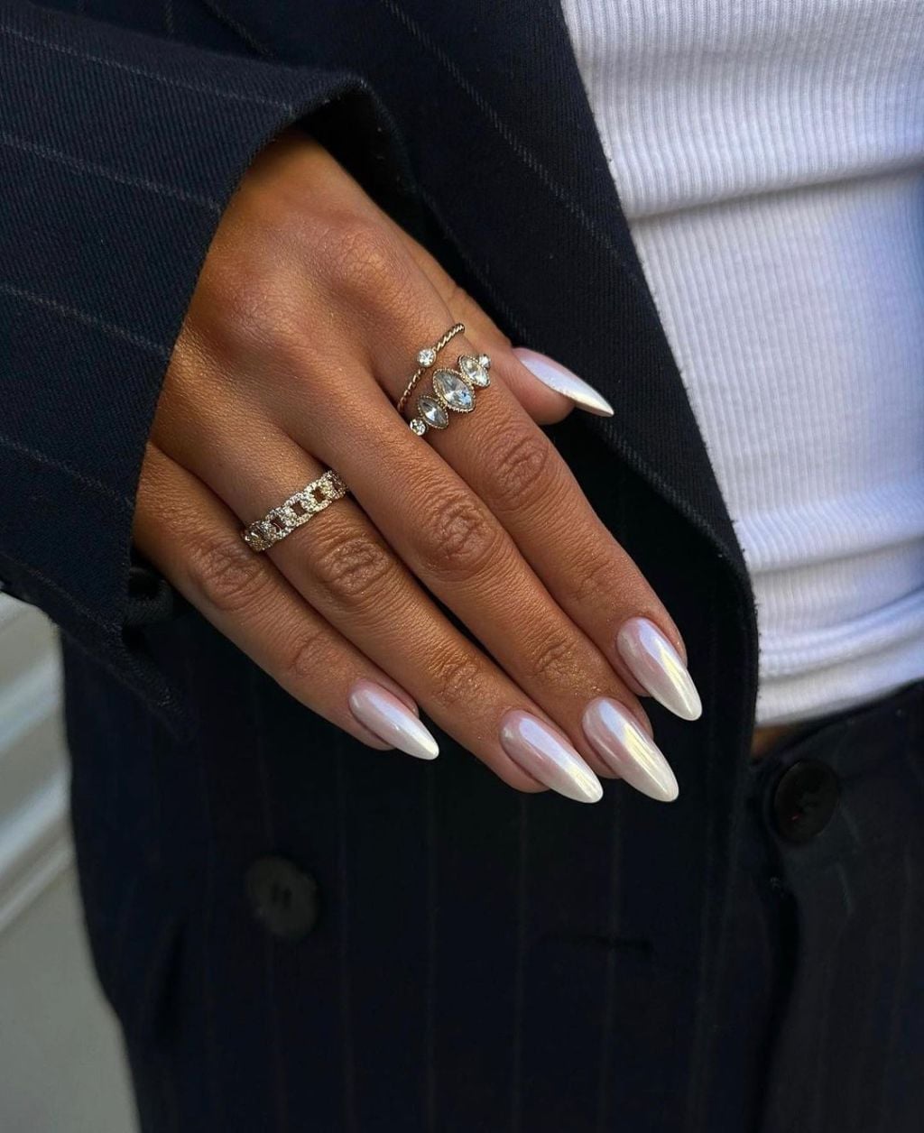 Medium Long Stiletto Milky White Iridescent Chrome Medium Long Stiletto Milky White Iridescent Chrome — Classy Silver Chrome Nails