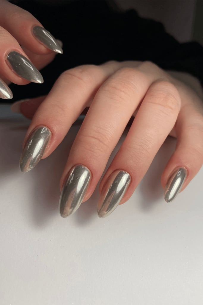 Medium Pointed Almond Cool Silver Chrome Medium Pointed Almond Cool Silver Chrome — Classy Silver Chrome Nails