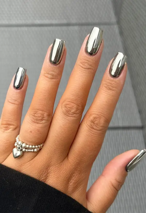 Medium Square Highly Reflective Silver Chrome With Full Coverage Medium Square Highly Reflective Silver Chrome With Full Coverage — Classy Silver Chrome Nails