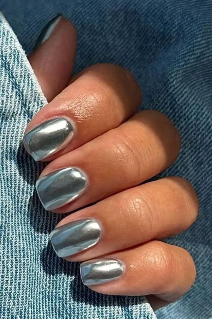 Short Oval Liquid Metal Silver Chrome Short Oval Liquid Metal Silver Chrome — Classy Silver Chrome Nails