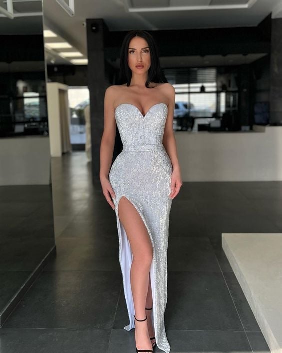 Silver Strapless Sequined Gown with Sweetheart Neckline and Belt Silver Strapless Sequined Gown with Sweetheart Neckline and Belt — Classy Silver Outfits