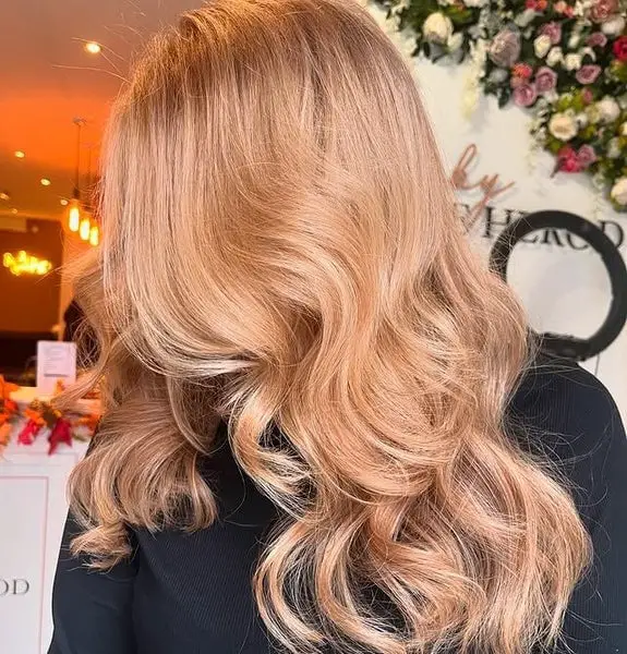 Collarbone Layers Glossy Strawberry Blonde Collarbone Layers Glossy Strawberry Blonde — Classy Strawberry Blonde