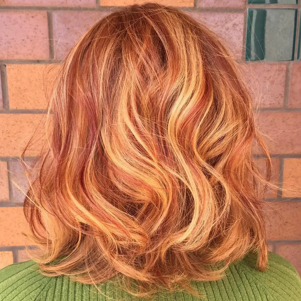 Shoulder Waves Multi-Tonal Highlights Shoulder Waves Multi-Tonal Highlights — Classy Strawberry Blonde