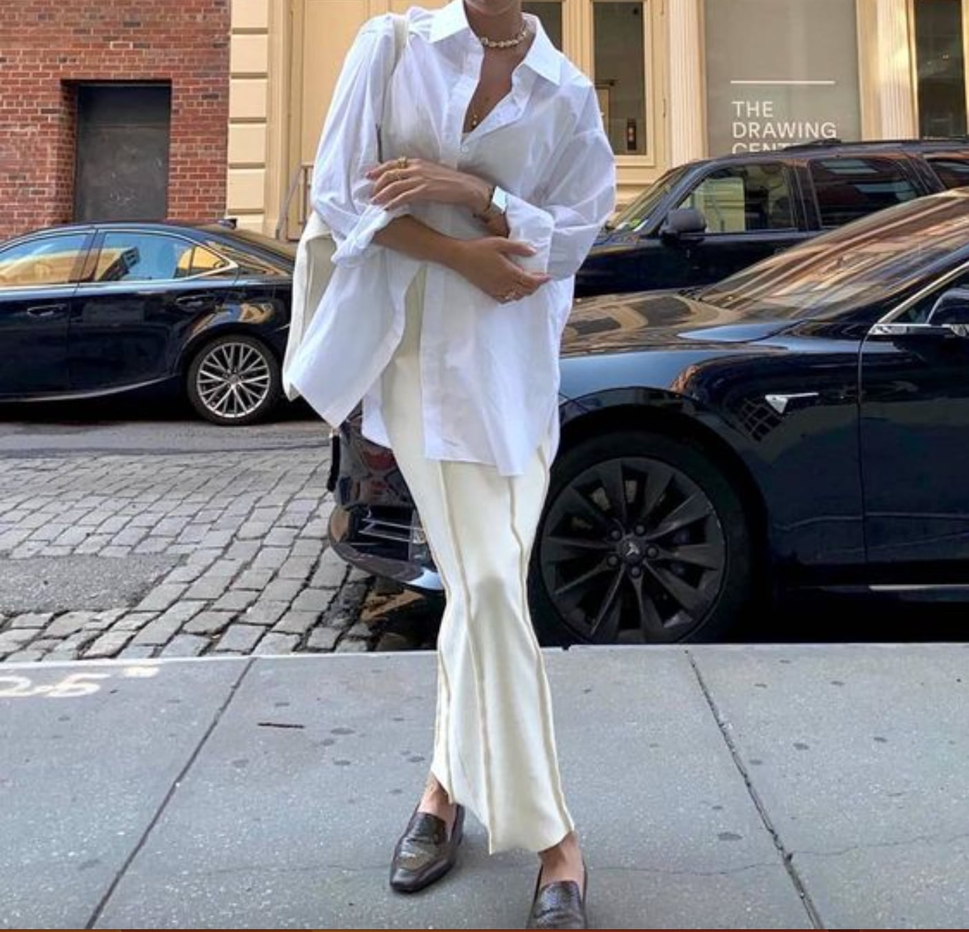 Oversized White Shirt with Cream Wide-Leg Trousers Oversized White Shirt with Cream Wide-Leg Trousers — Classy Streetwear Outfits