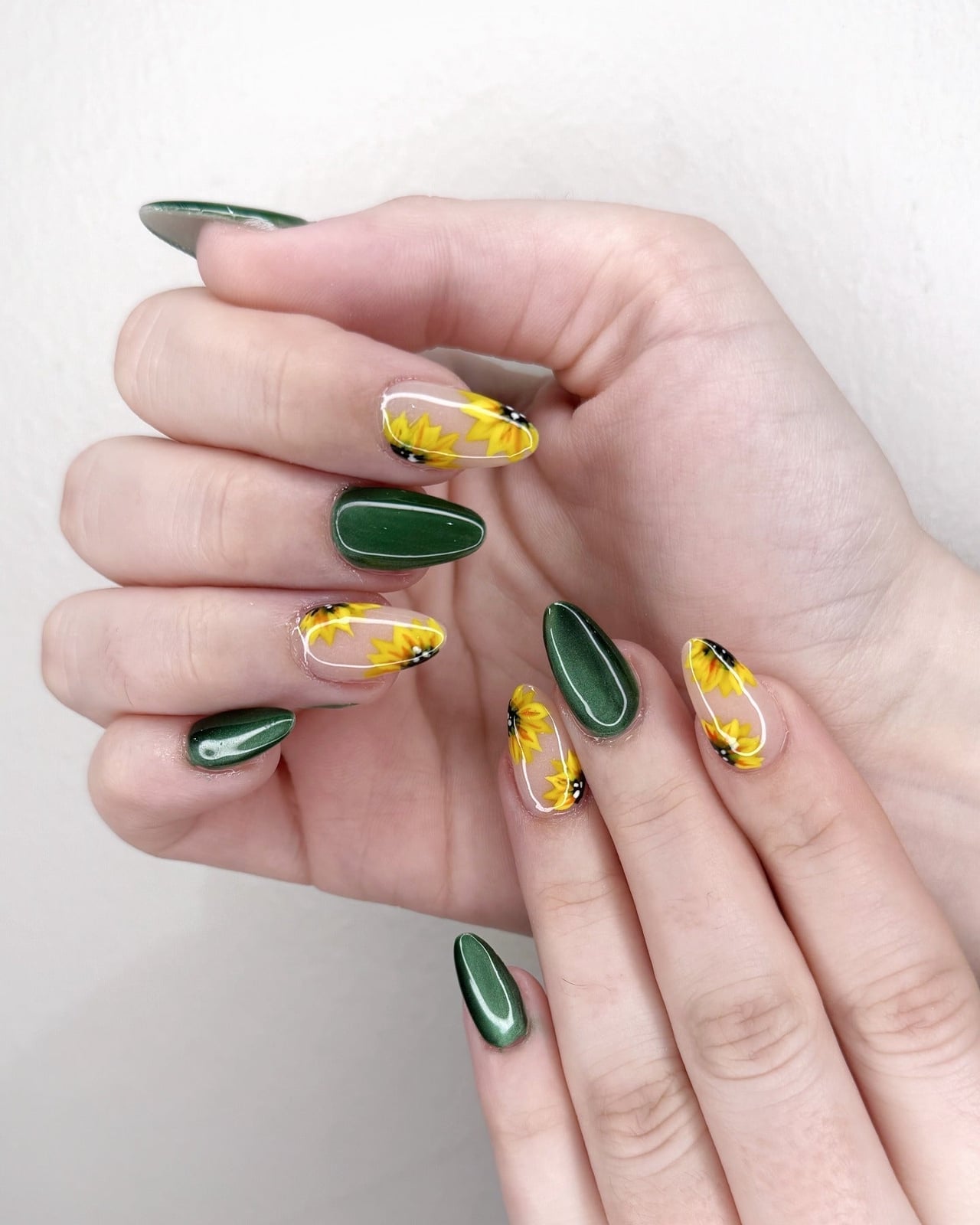 Medium Almond Metallic Green With Sunflowers Medium Almond Metallic Green With Sunflowers — Classy Sunflower Nails