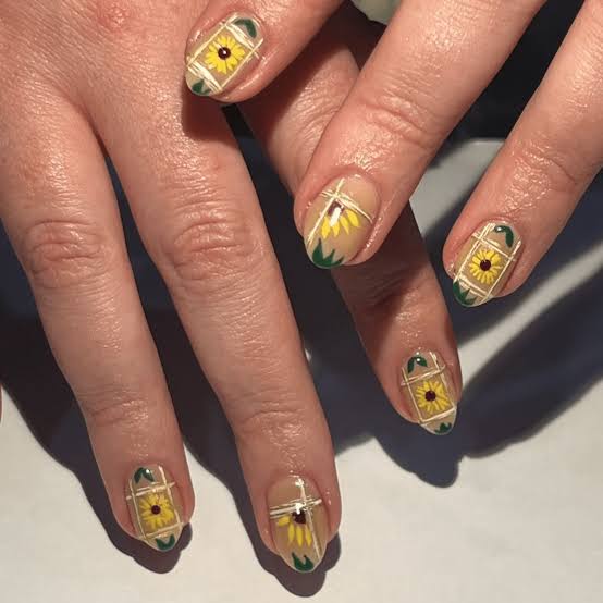 Medium Oval Grid With Sunflowers Medium Oval Grid With Sunflowers — Classy Sunflower Nails